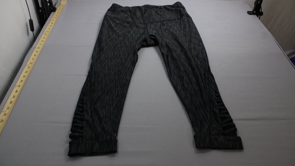 Danskin Now Womens Capri Leggings L Black Soot Cutout Dri More Cropped Crop